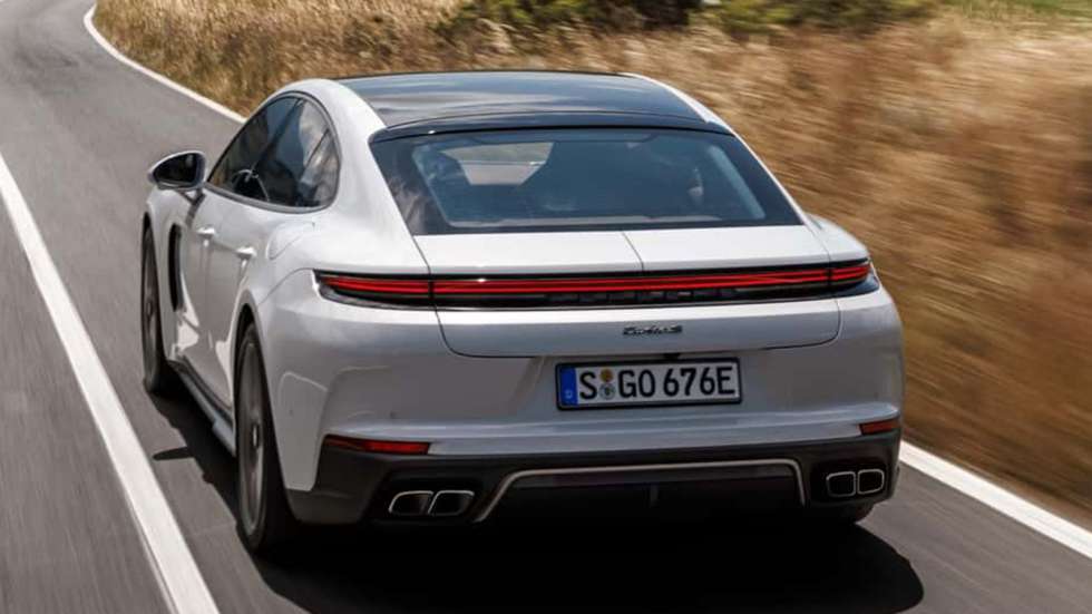 Η νέα Turbo S E-Hybrid είναι η πιο ισχυρή Porsche Panamera!